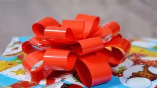 Kokarda na prezent DIY: Proste triki i efekt "WOW"!
